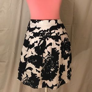 Ann Taylor LOFT navy and white floral skirt