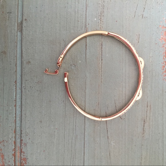 HP 5/16! NIP Bow & Swarovski crystal gold bangle - Picture 4 of 4