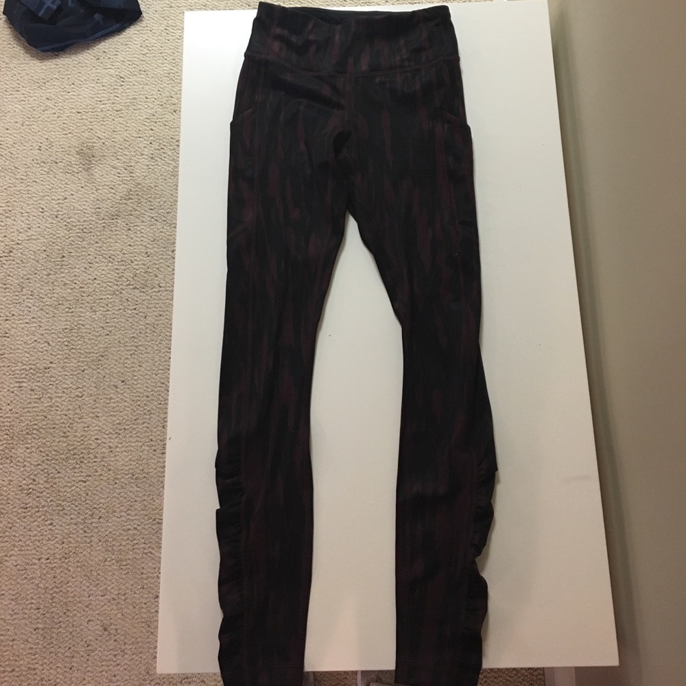 Lululemon maroon and black patterned leggings