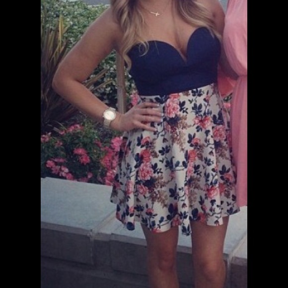 Dress - Picture 4 of 4