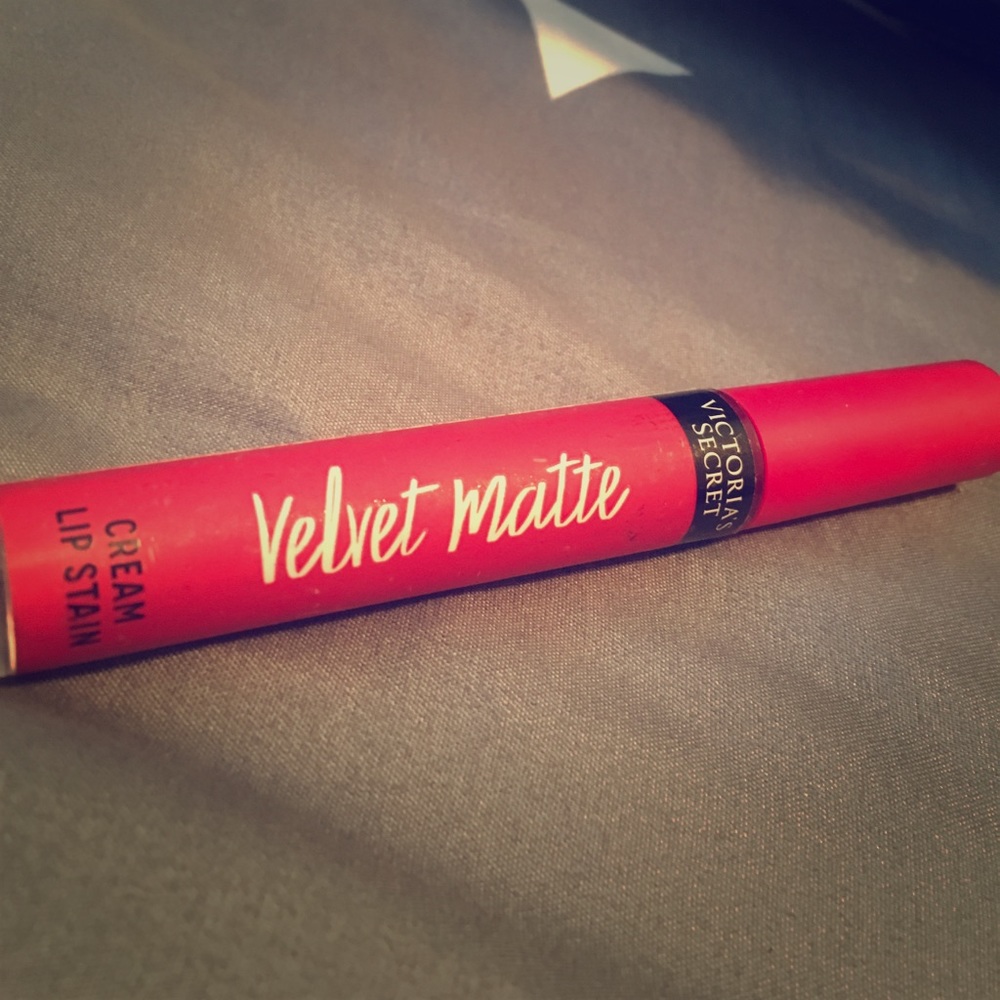 Victoria's Secret velvet matte - obsessed