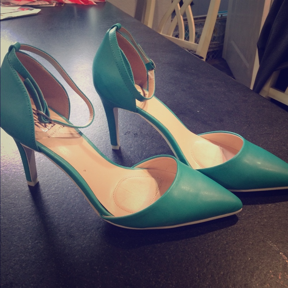 3.5" teal heels