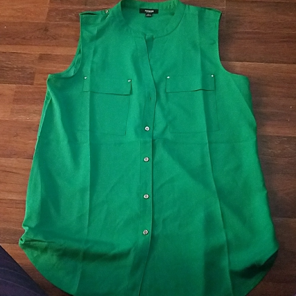 Nwot Green button-down sleeveless tunic