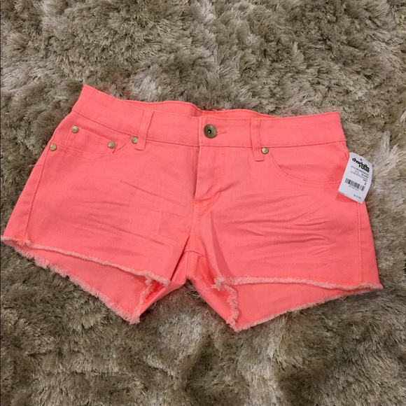 *BRAND NEW* Coral shorts - Picture 1 of 2