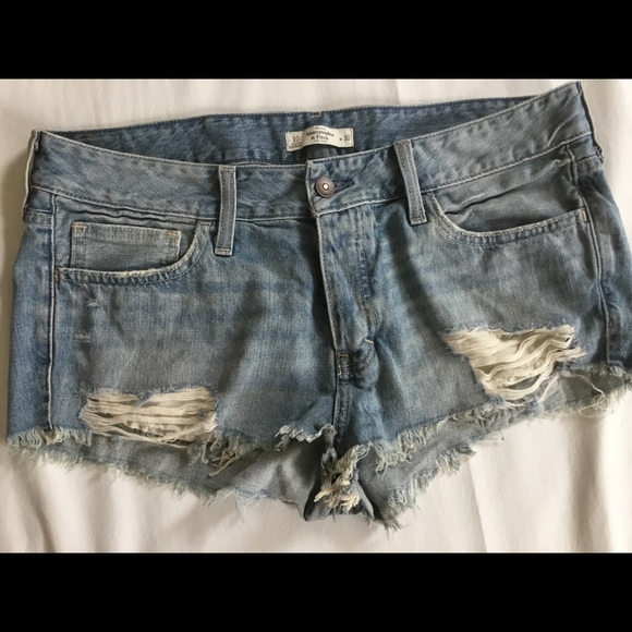 Abercrombie & Fitch Pants - Abercrombie & Fitch distressed denim shorts Sz 30