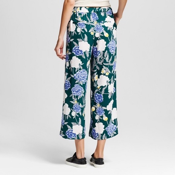 Wide leg rayon pants Shop CHARMEU’s Official Online Store featuring contemporary women’s clothing & apparel. Traditional and modern chic European style. WIDE LEG PANTS. WAIST TIE WIDE LEG PANTS65% POLYESTER 30%RAYON 5% SPANDEX.. Add to Cart. Add to Wish List. Compare this Product. New.