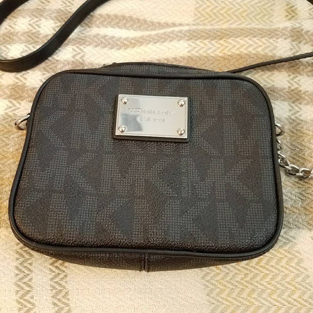 Very small michael kors cross body