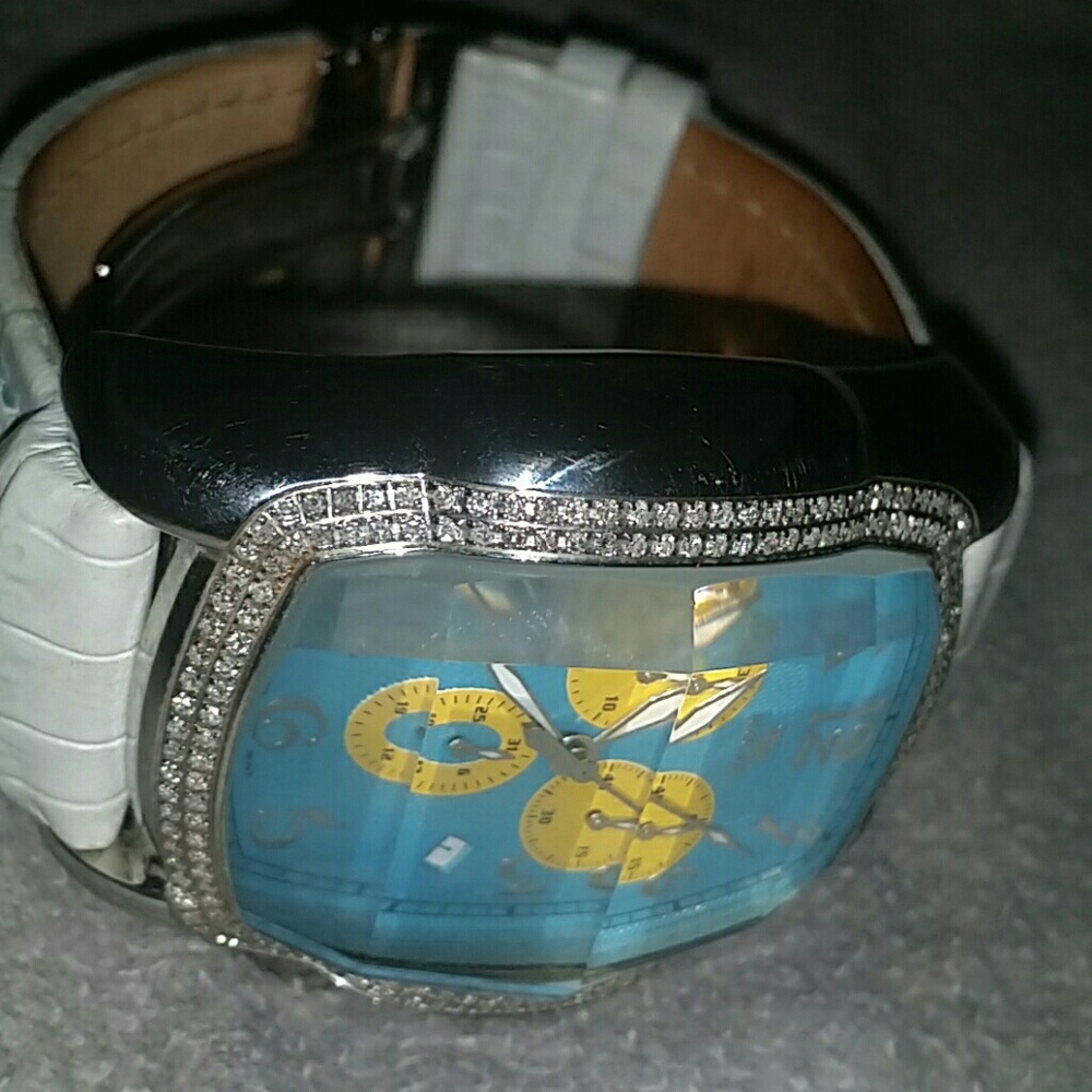 Watch - Picture 2 of 3