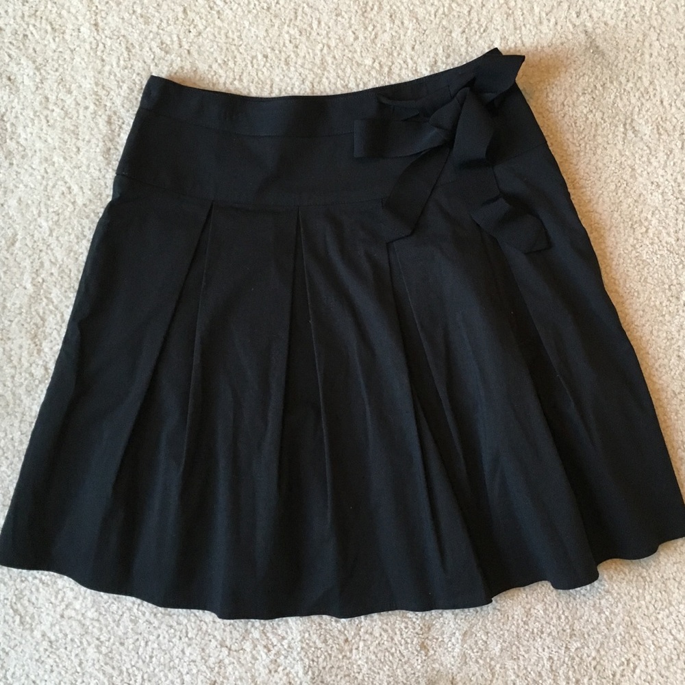 White House Black Market black pleated skirt