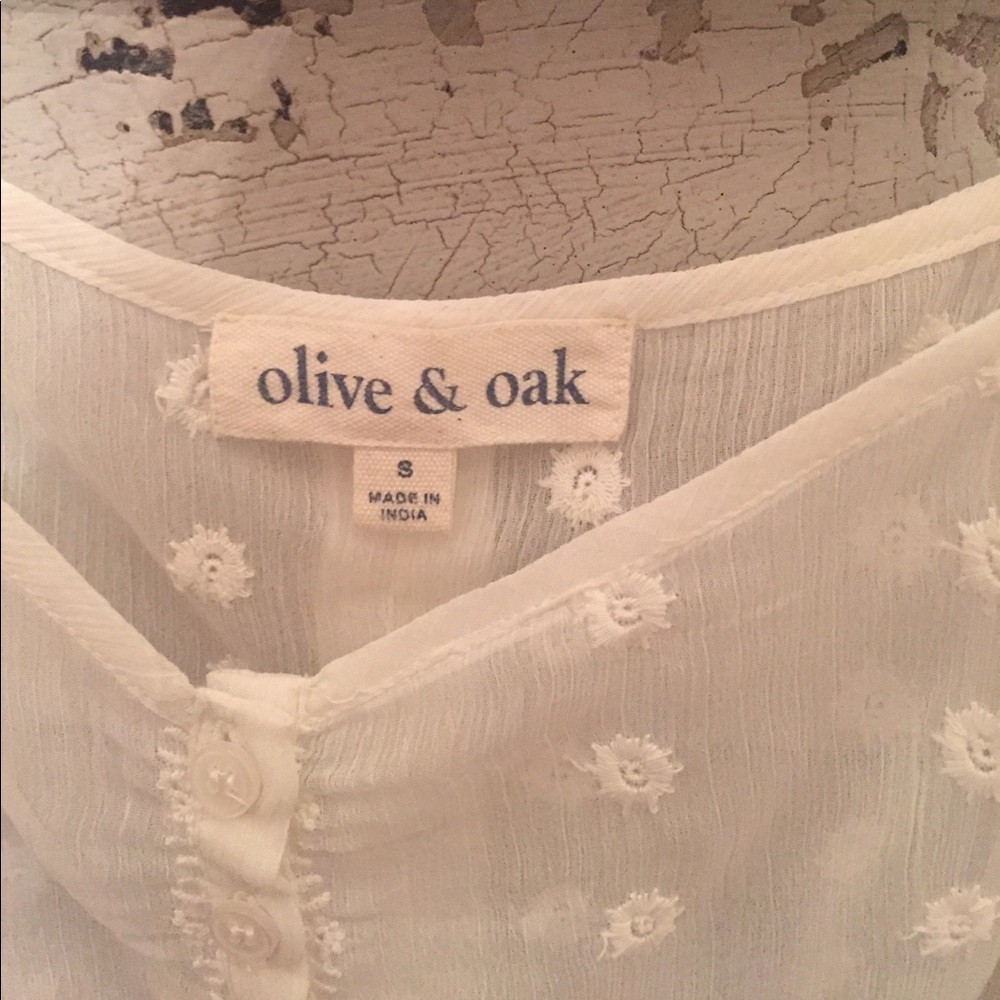 White top - Picture 2 of 3