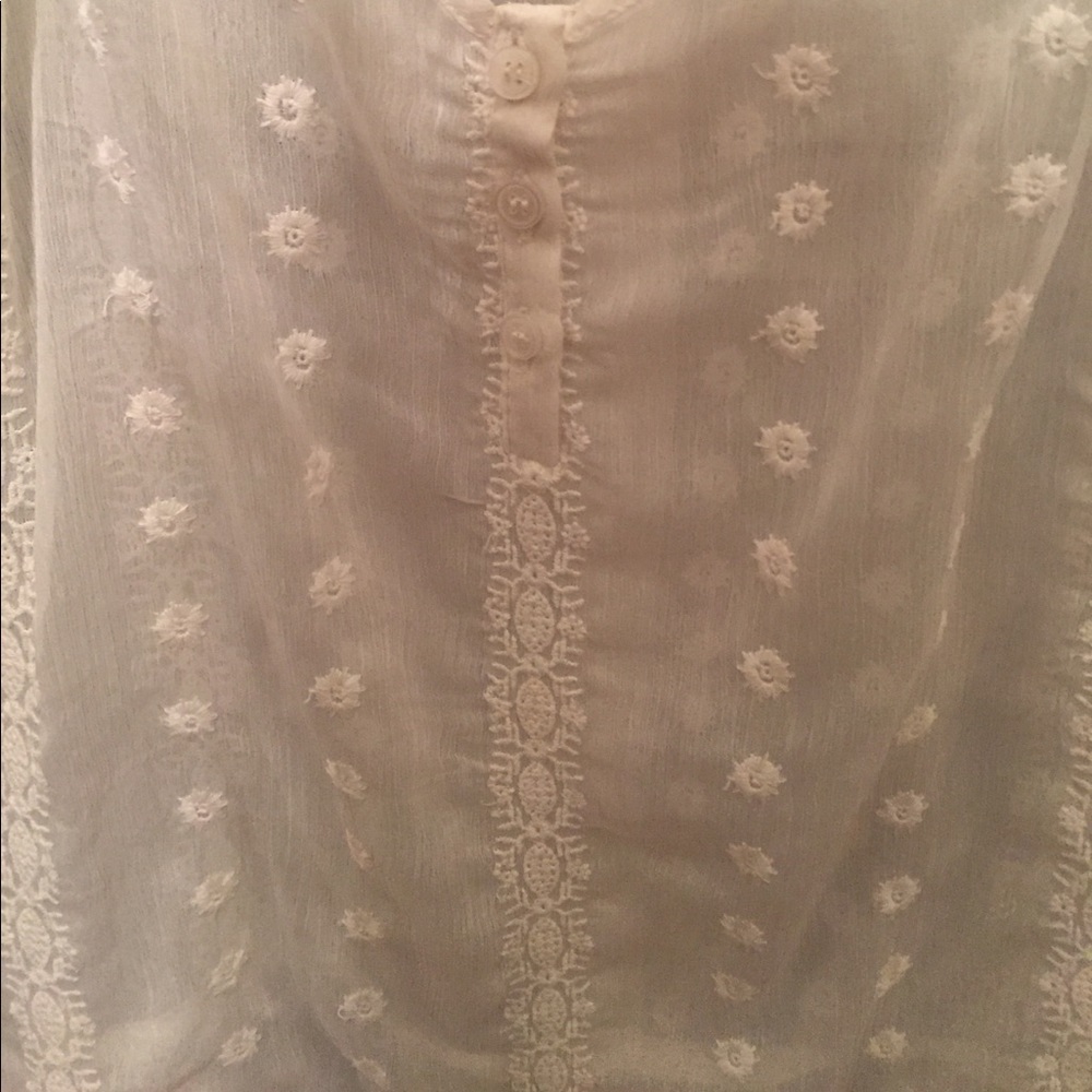 White top - Picture 3 of 3