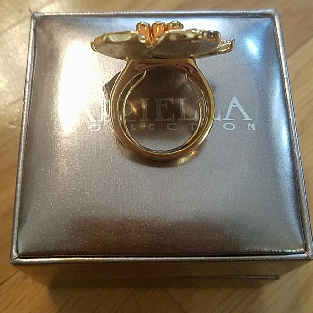 Flower ring - Picture 2 of 4