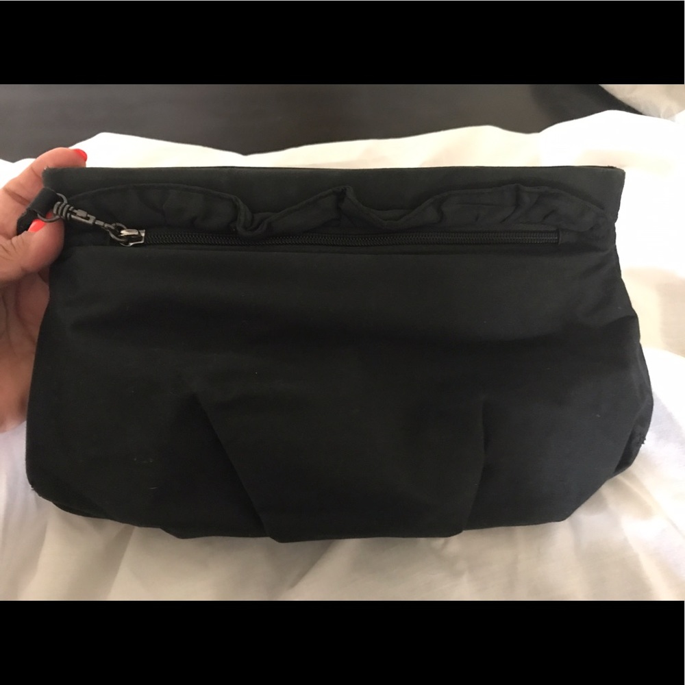 Gap cloth clutch
