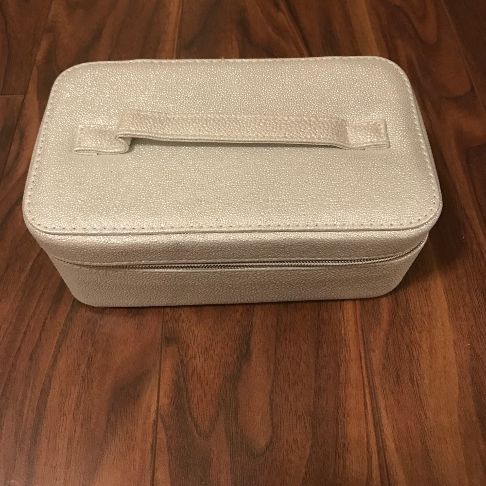 Brand new Zippered makeup/storage container