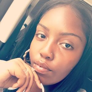 Meet your Posher, Courtney