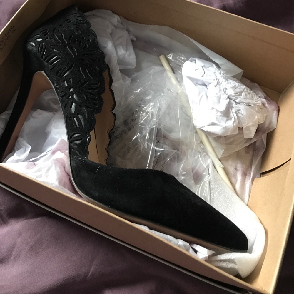 FABULOUS Jessica Simpson Laser Cut Design Pump