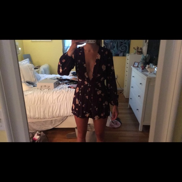 Floral Romper 🌸 - Picture 4 of 5