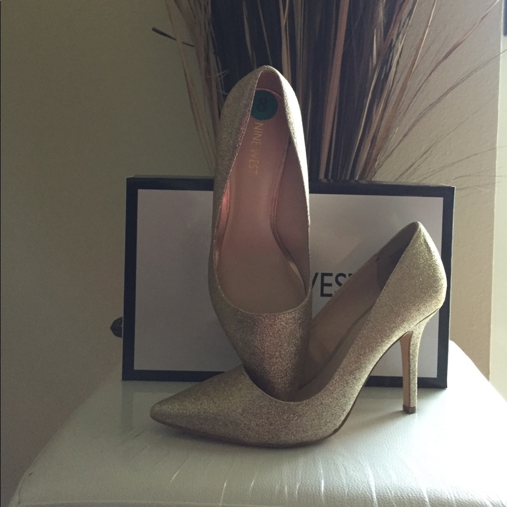 Beautiful Gold Heels!!
