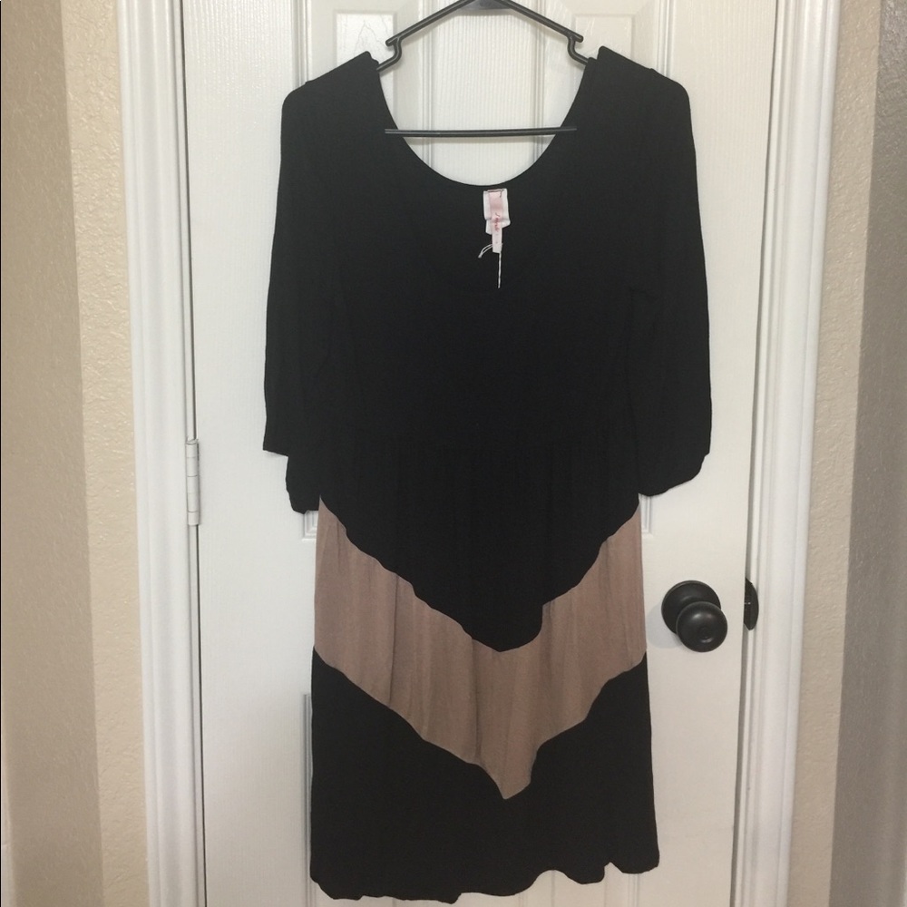 EUC Size Large country Chevron Dress Size L