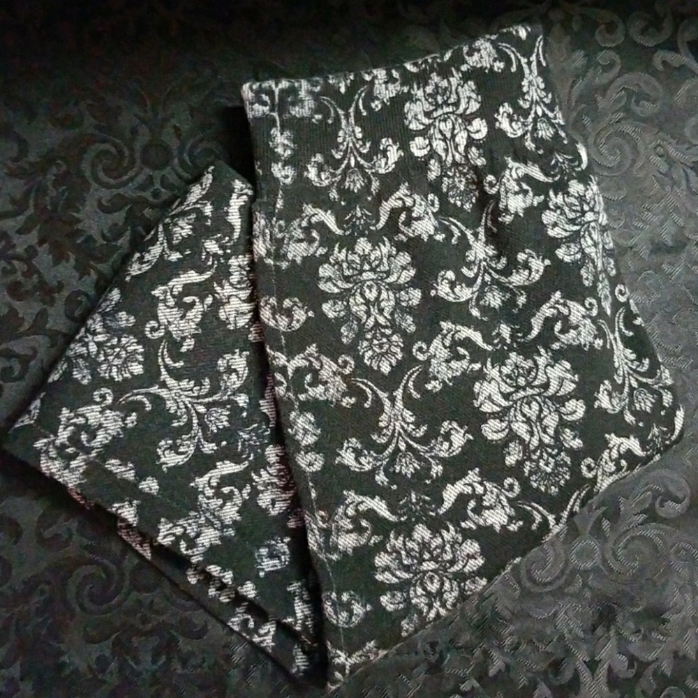 NWOT Patterned leggings