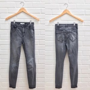 ABERCROMBIE – High Rise Fray Hem Skinny Jeans