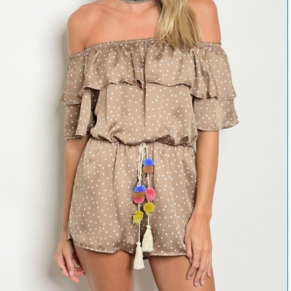 ✨New✨ Mocha off-shoulder tassel romper - Picture 1 of 2