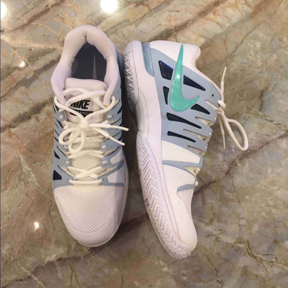 Nike Vapor 9 Tour Tennis Sneakers