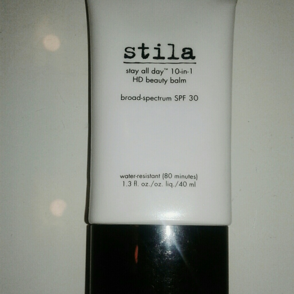 ** SOLD **Stila HD 10 in 1 SPF 30 Foundation