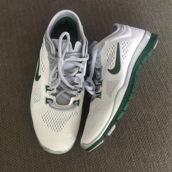 Nike Shoes - Nike Free TR Fit 4