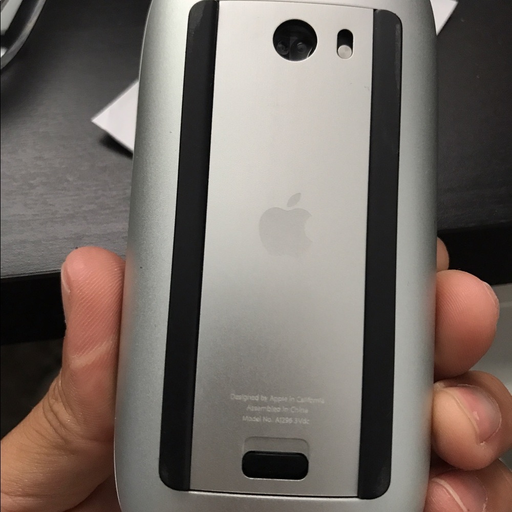 Apple Wireless Magic Mouse - Picture 2 of 3