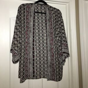 Patterned one-sized kimono from Express