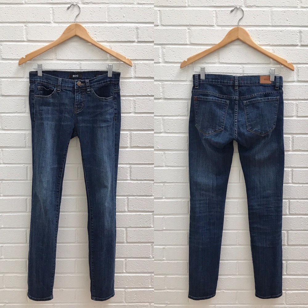 BDG – High Rise Cigarette Ankle Jeans