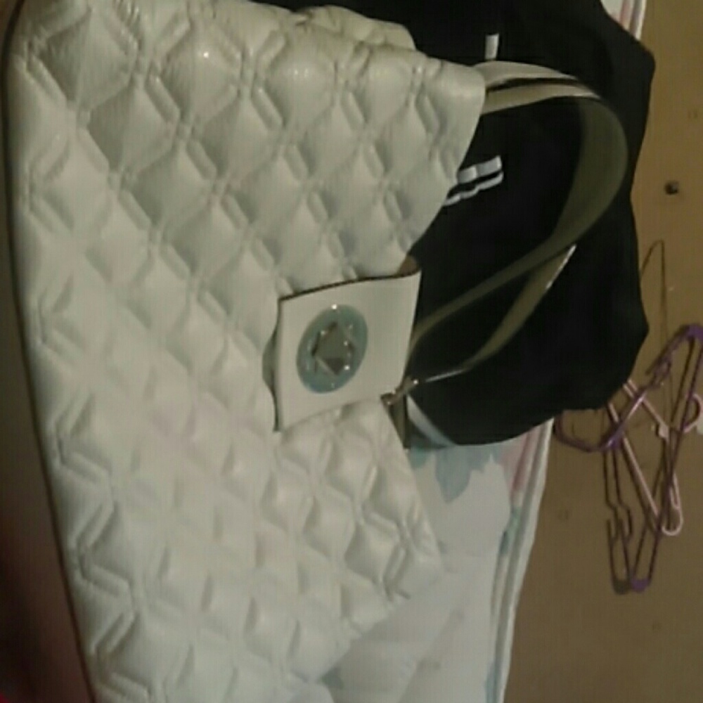 New Kate Spade purse SELLING ONLY