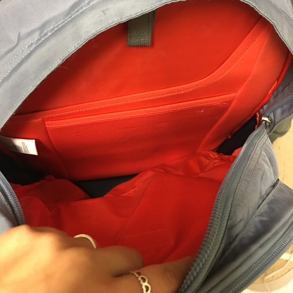 North face back pack - Picture 2 of 4