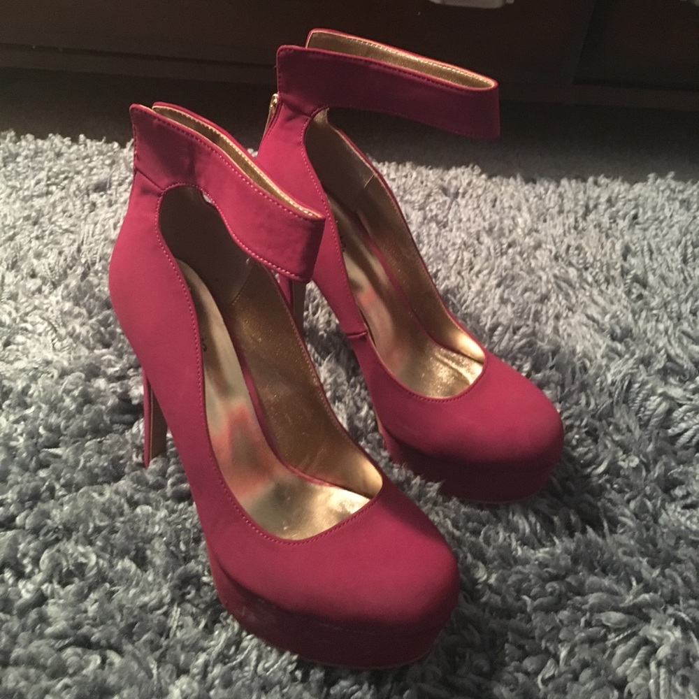 Cute Magenta high heels