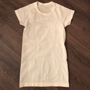 Lululemon top size 4