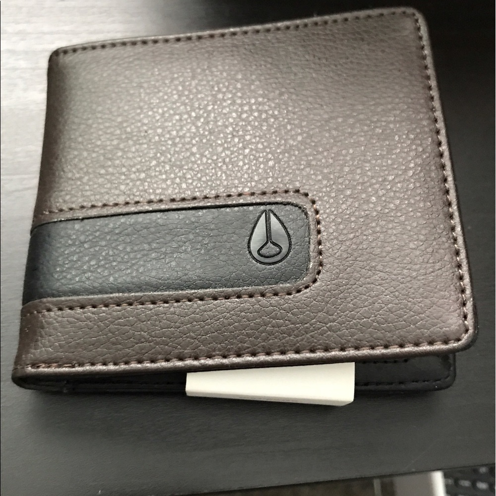 Nixon wallet