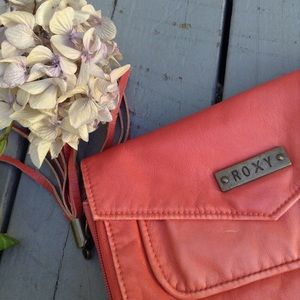 Sunset Roxy clutch