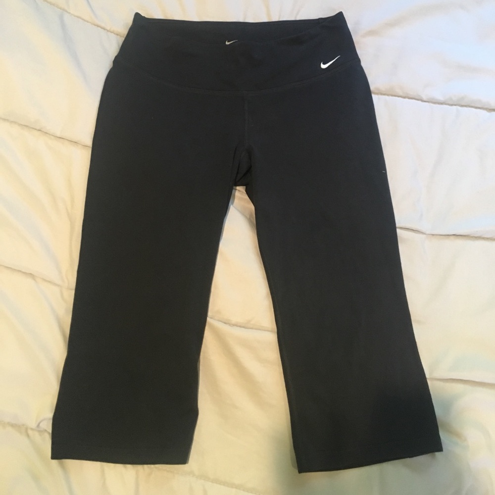 🌞 NIKE CAPRI PANT SIZE MED