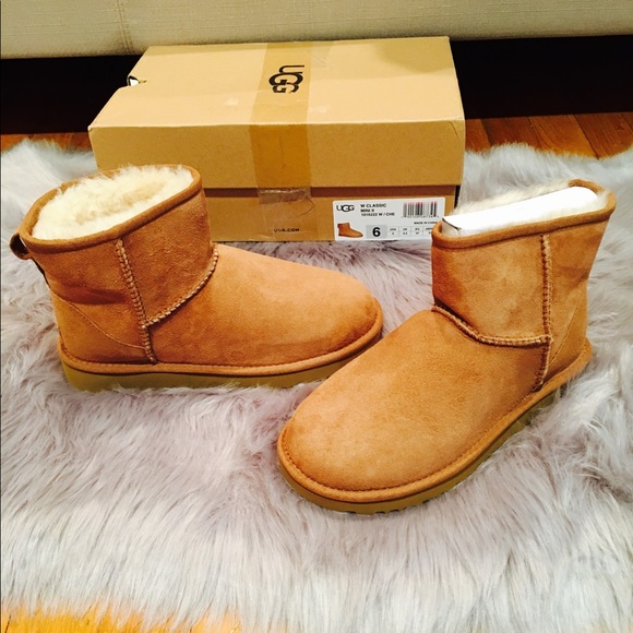 Sold Ugg boots tan size 6 mini new in box - Picture 5 of 6