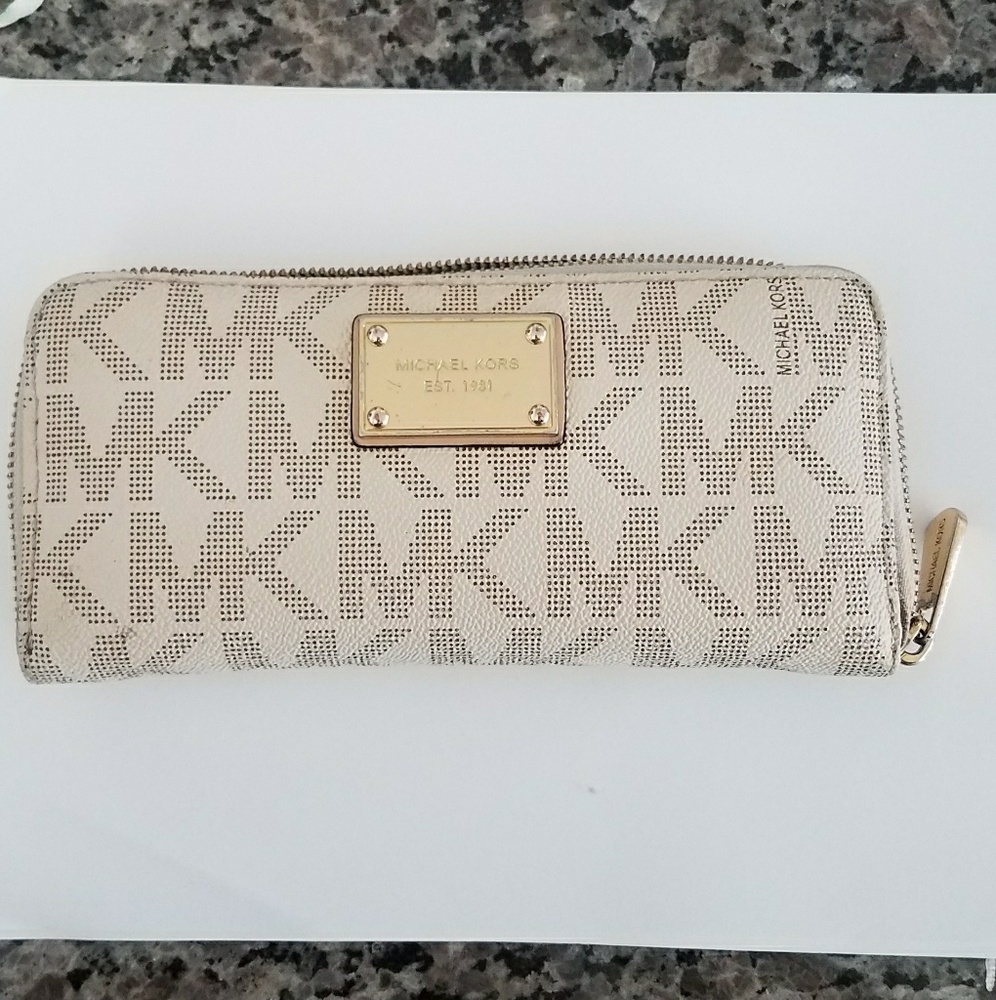Authentic  Michale Kors wallet