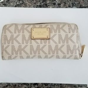 Authentic  Michale Kors wallet