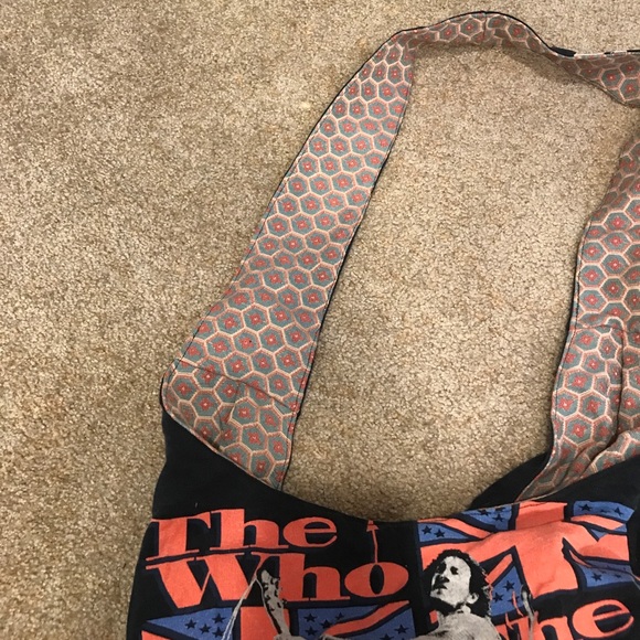 Vintage The Who tote bag over the shoulder. - Picture 2 of 3