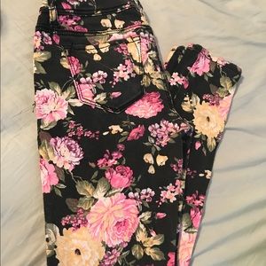 Almost Famous Floral skinny jeans