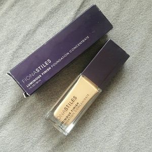 Fiona Stiles Luminous Foundation