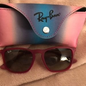 Red ray-ban sunglasses!