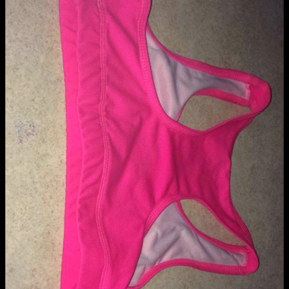 pink sports bra