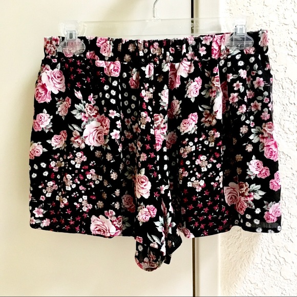 FLORAL ROSE SHORTS - Picture 2 of 2