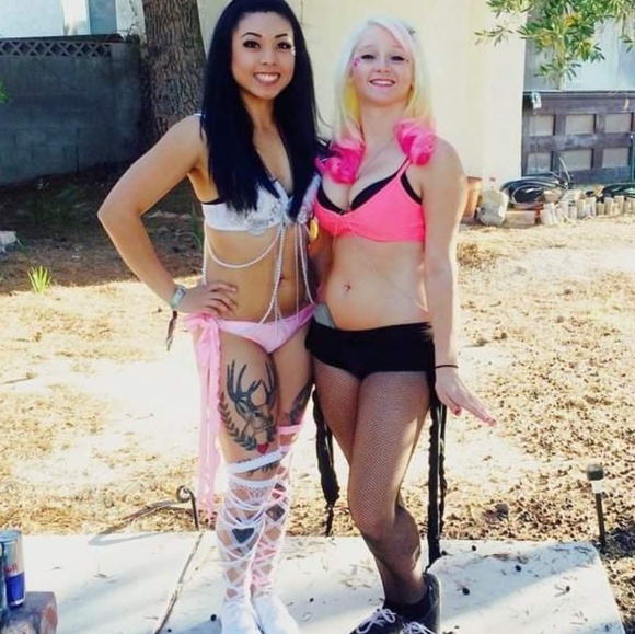 SOLD. Light Pink Leg Wraps - Picture 4 of 4