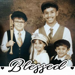 Meet your Posher, Mona